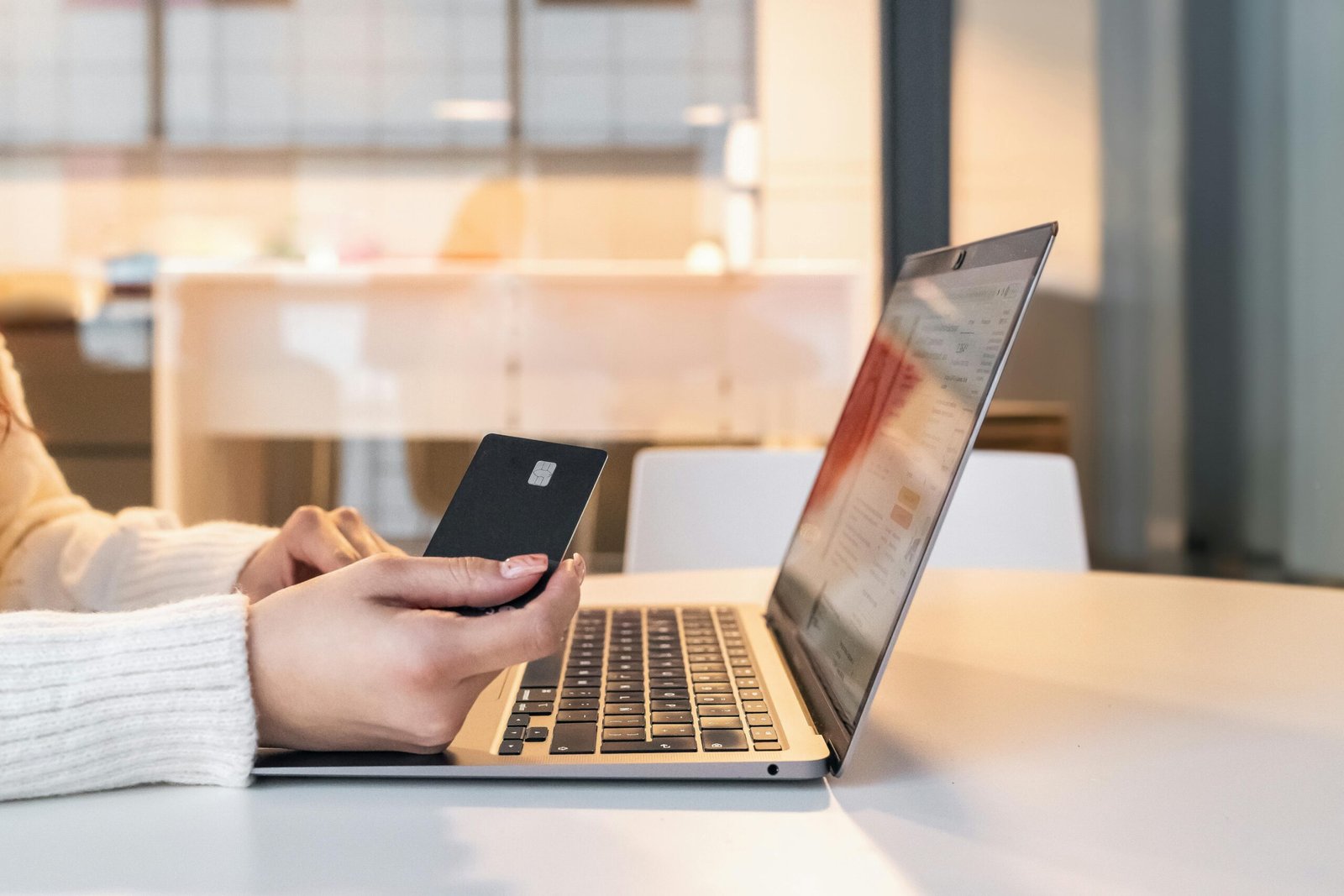 The Pros and Cons of Buy Now, Pay Later Services [2025 Guide]