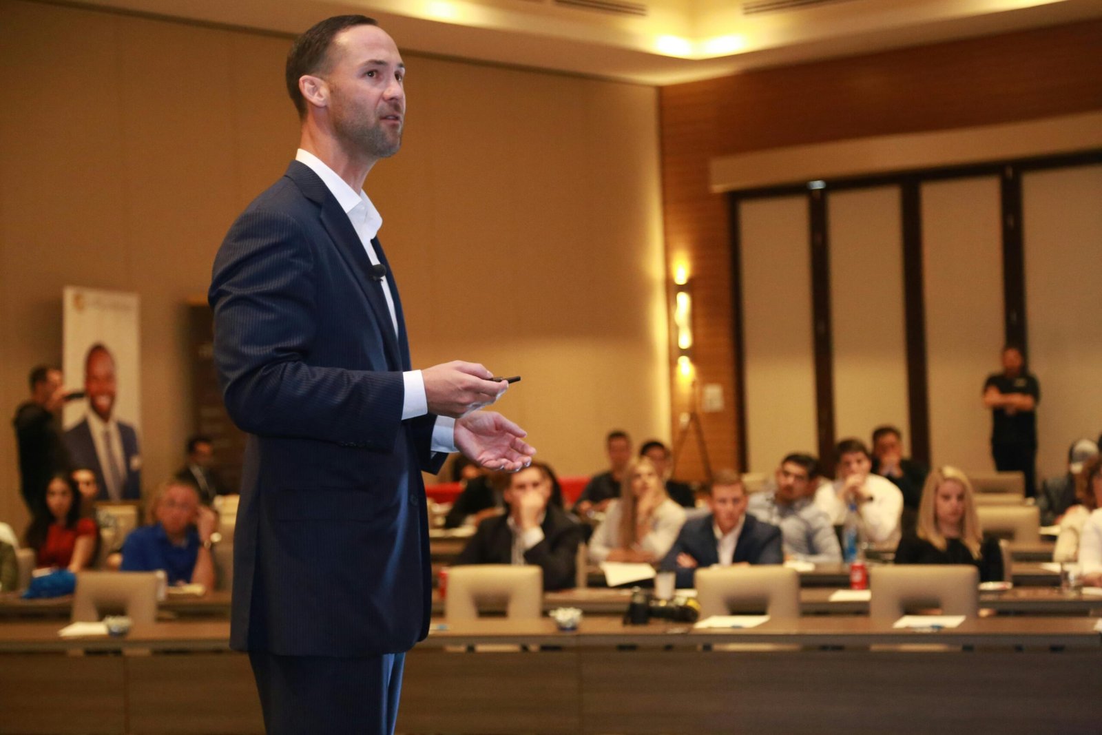 Growing a Local Audience with Community-Focused Content [2025 Guide]